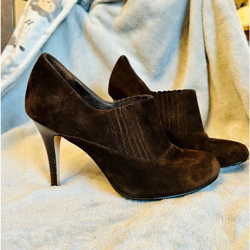 Cole Hahn Nike Air Brown Suede pumps 6.5 EUC